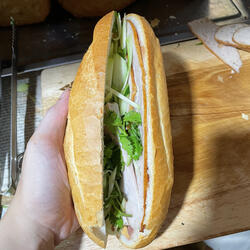 Bánh nhân chả nhà quân mai