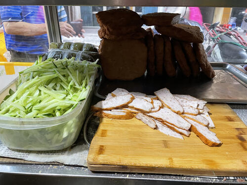 Giò chả nhà quân mai