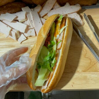 Bánh mì nhân thập cẩm nhà quân mai